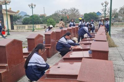 ĐVTN TRƯỜNG THPT C THANH LIÊM DỌN VỆ SINH NGHĨA TRANG LIỆT SĨ